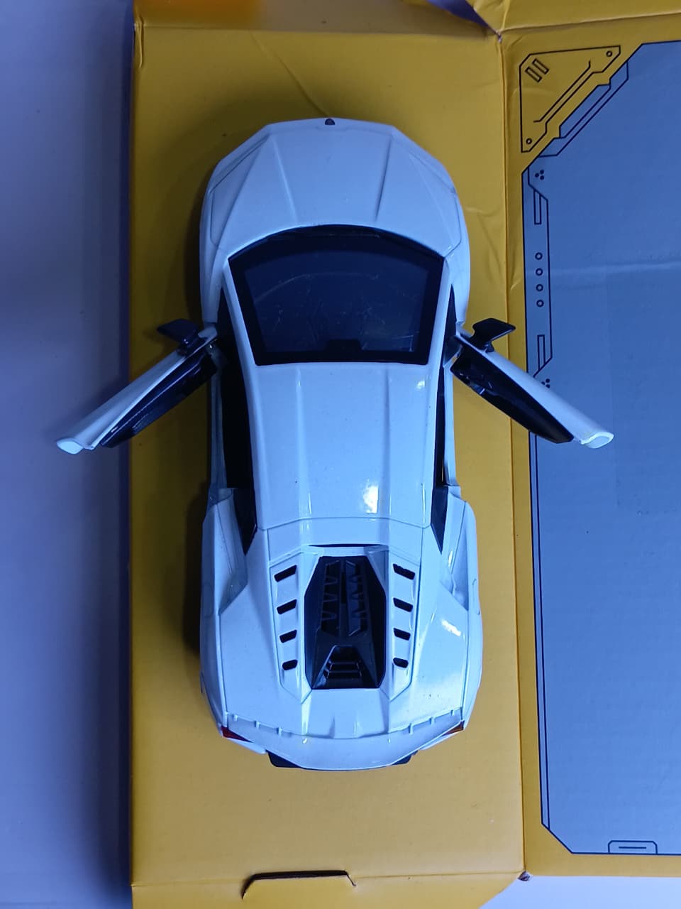 CCA LAMBORGHINI TEMERARIO 1:32 DIECAST MODEL 881754 WHITE