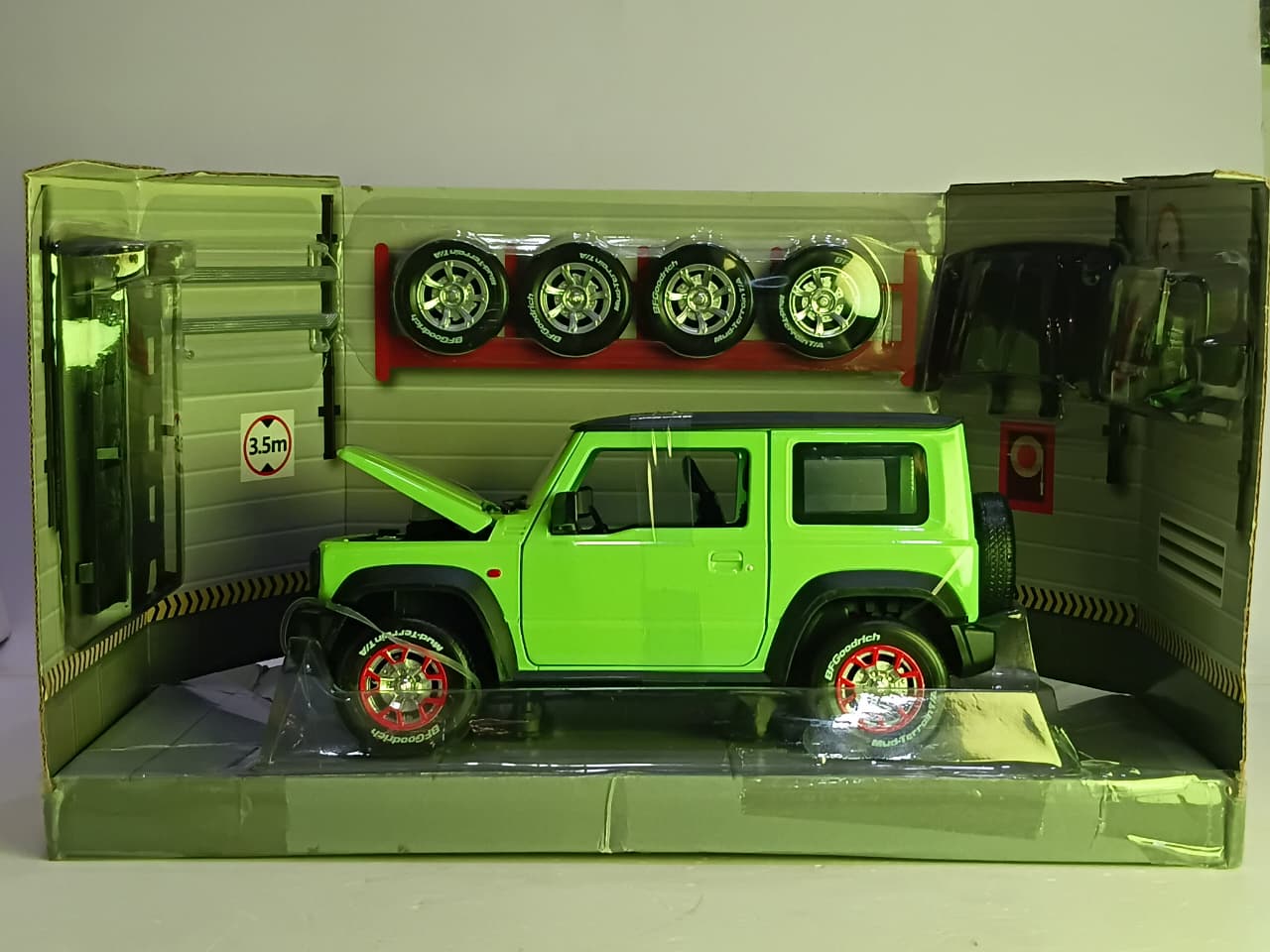 CCA SUZUKI JIMNY 1:18 MODEL 68273K COLOUR GREEN  / BLACK