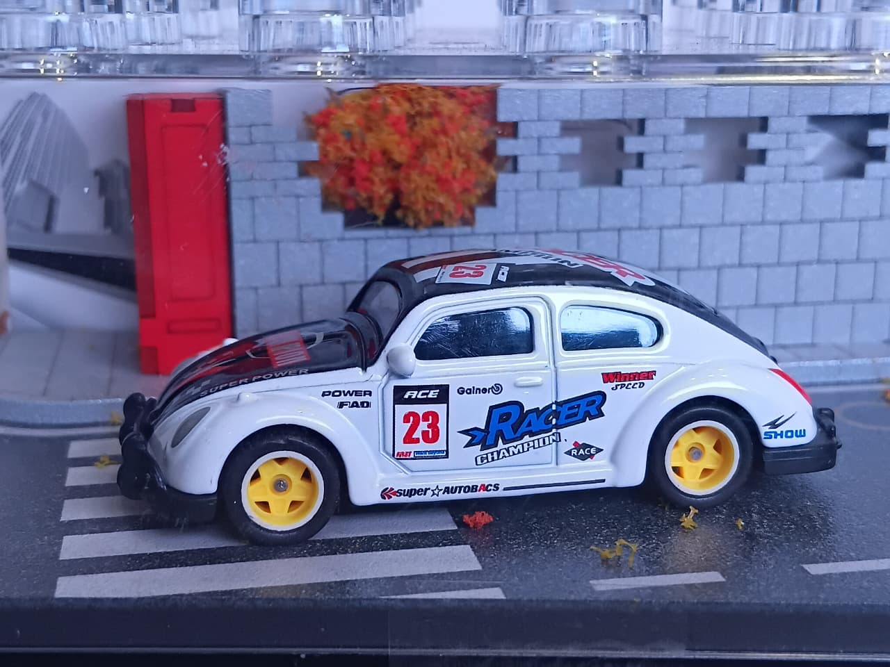WHITE DIORAMA RACING CAR MINIATURE 1:64 SCALE 95577-30