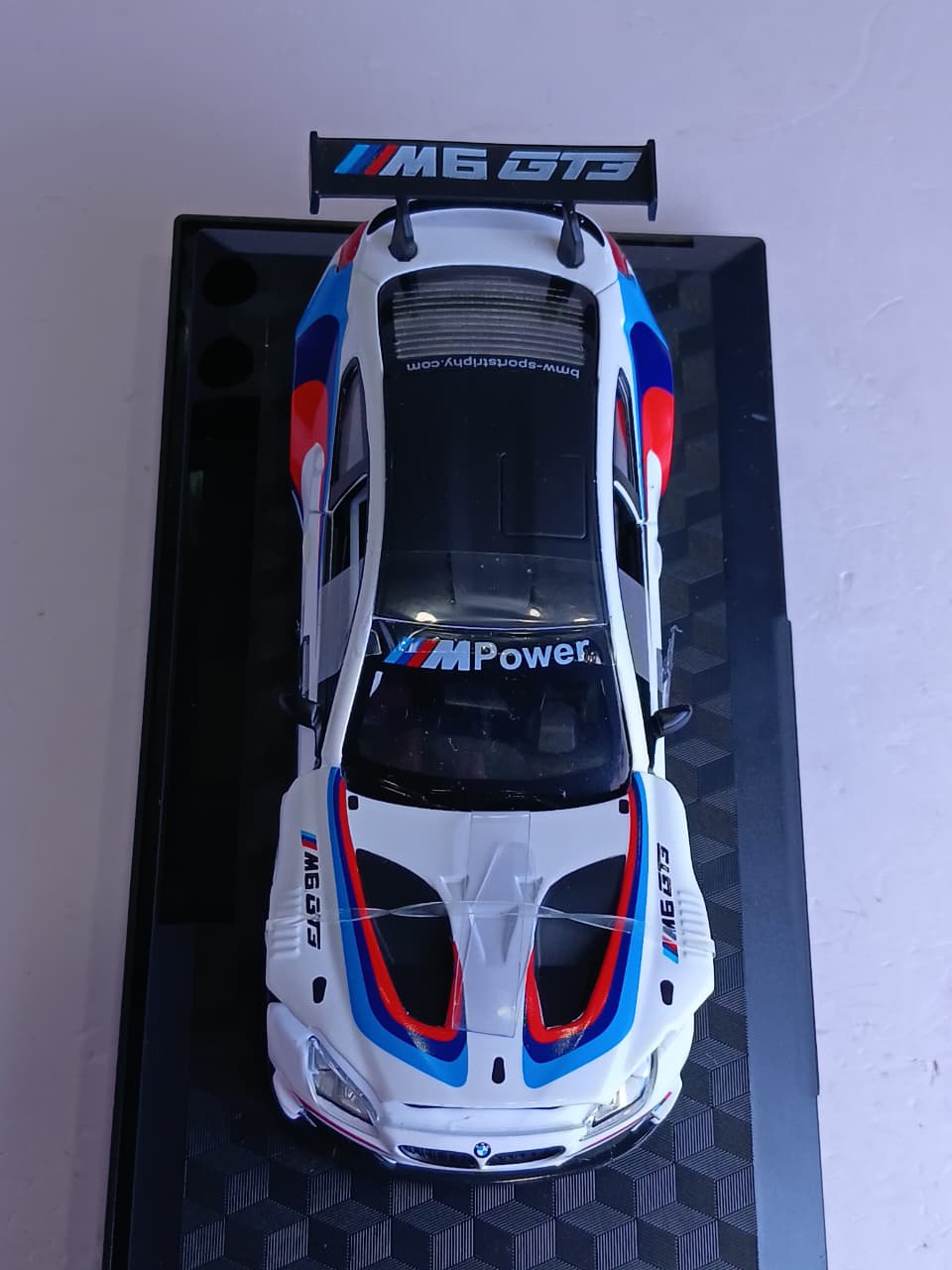CCA BMW M6 GT3 1:32 DIECAST MODEL 88325 WHITE BLUE