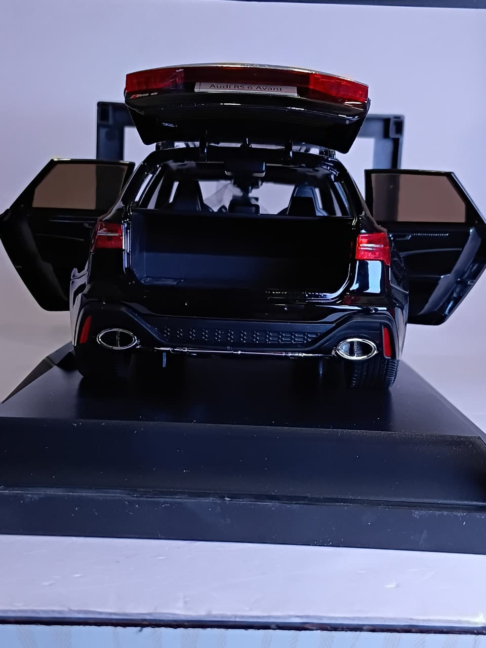 1:18 H1152 DIE CAST AUDI RS 6 AVANT MODEL BLACK