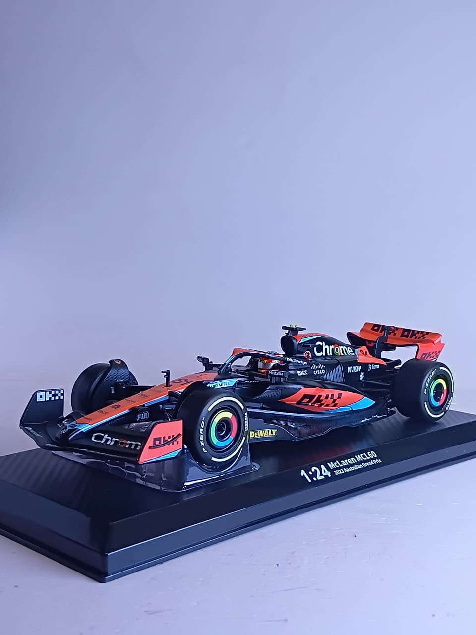 CCA 1:24 MCLAREN MCL60 F1 BRITISH GP 2023 DIE-CAST CHROME MODEL 68204T