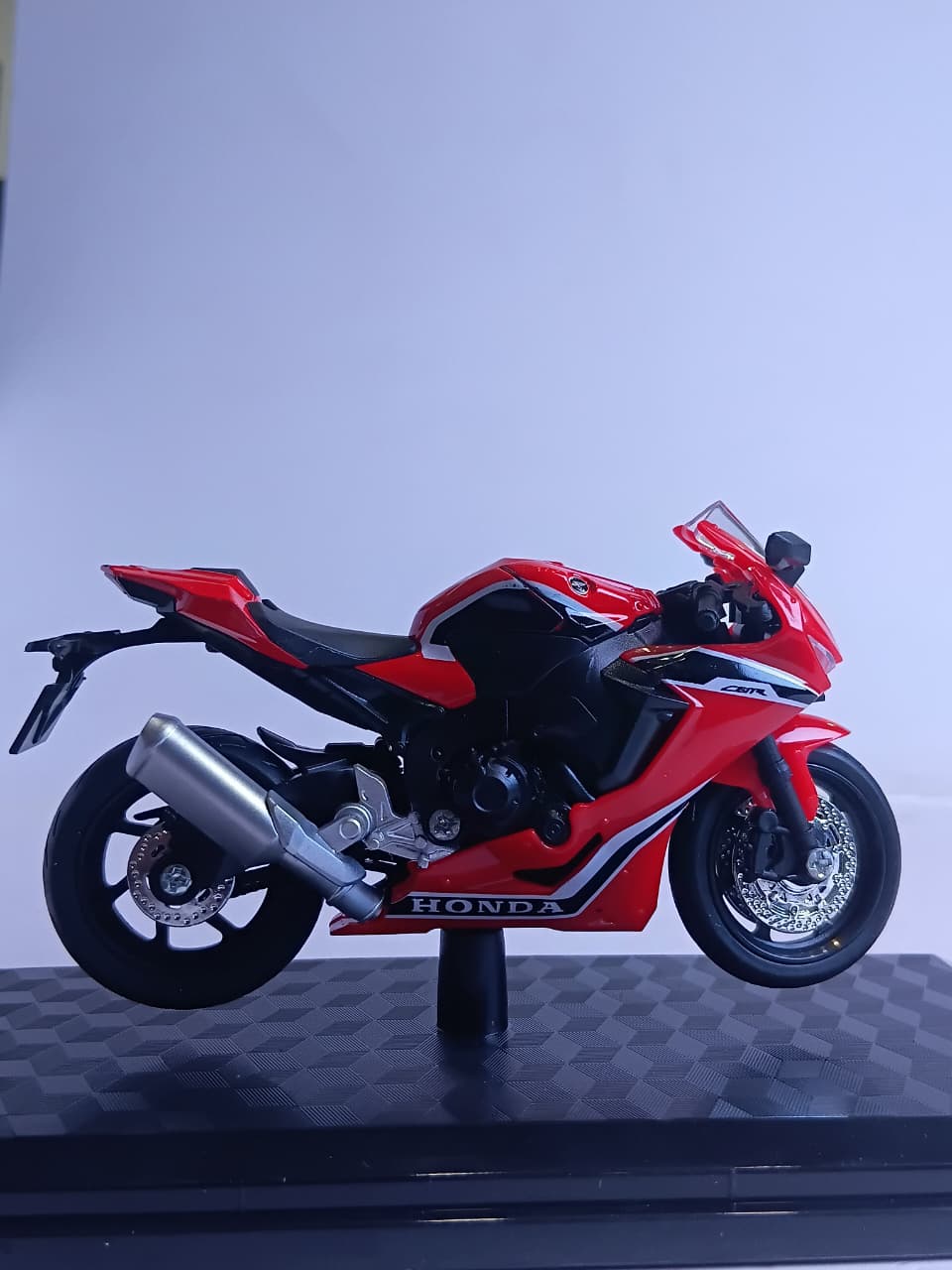 F3 HONDA CBR 1000RR M18-2B 1:18 HONDA DIE-CAST BIKE MODEL RED / BLACK