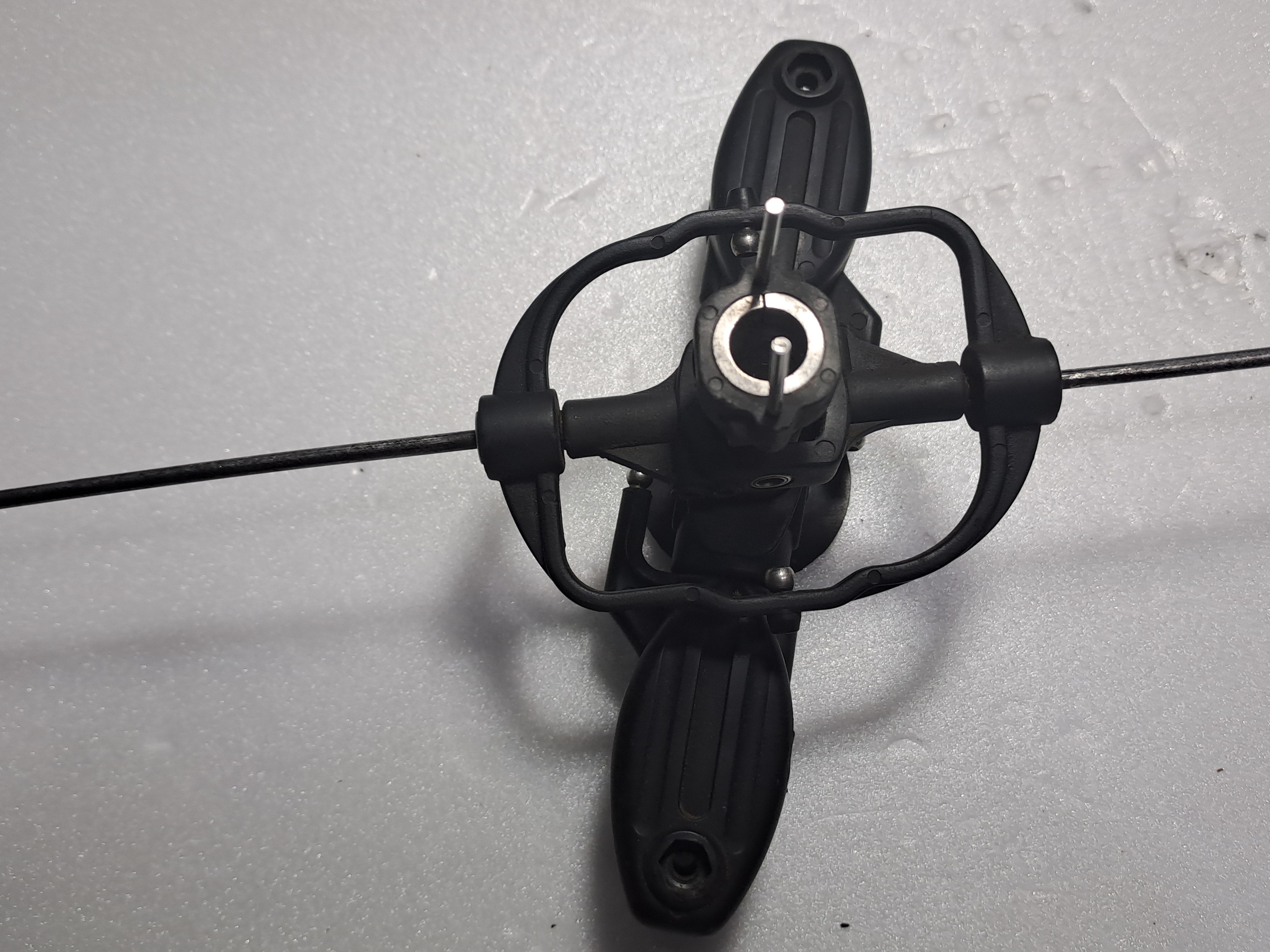 550 SIZE HELI HEAD ASSEMBLY WITH FLY BAR CAGE AND ROD PRE-OWNED