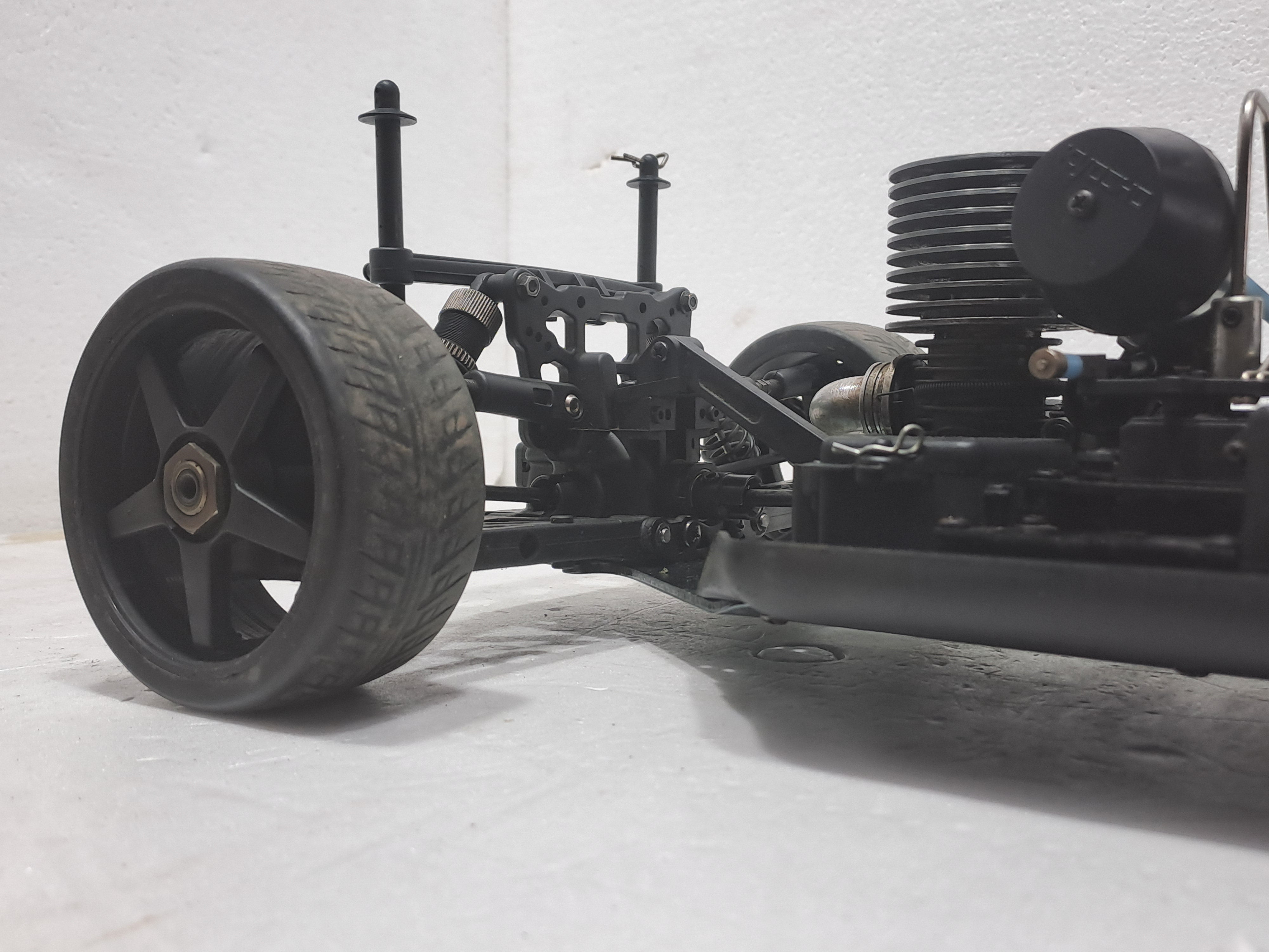 KYOSHO INFERNO GT2VE DODGE CHALLANGER 1/8 SCALE RED QUALITY PRE OWNED