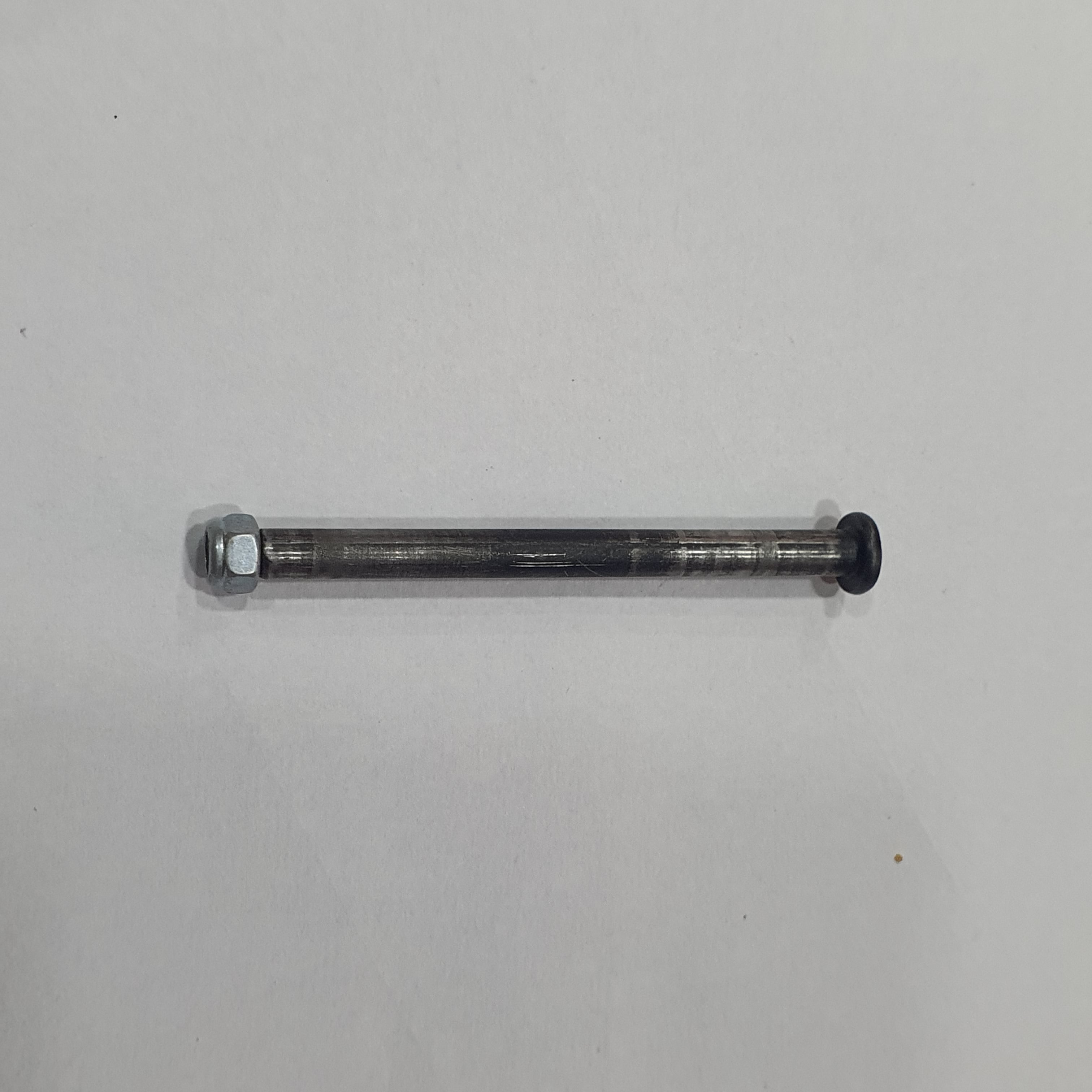 HUINA 1583 SPARE PART CENTRE BOLT 68X5MM