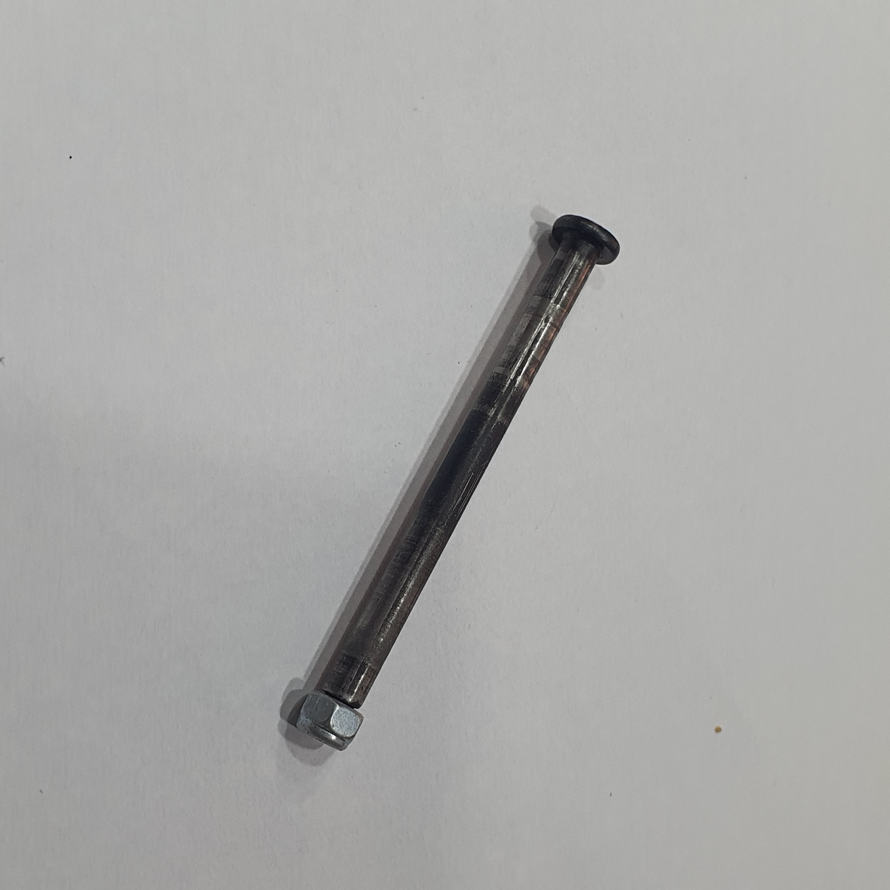 HUINA 1583 SPARE PART CENTRE BOLT 68X5MM
