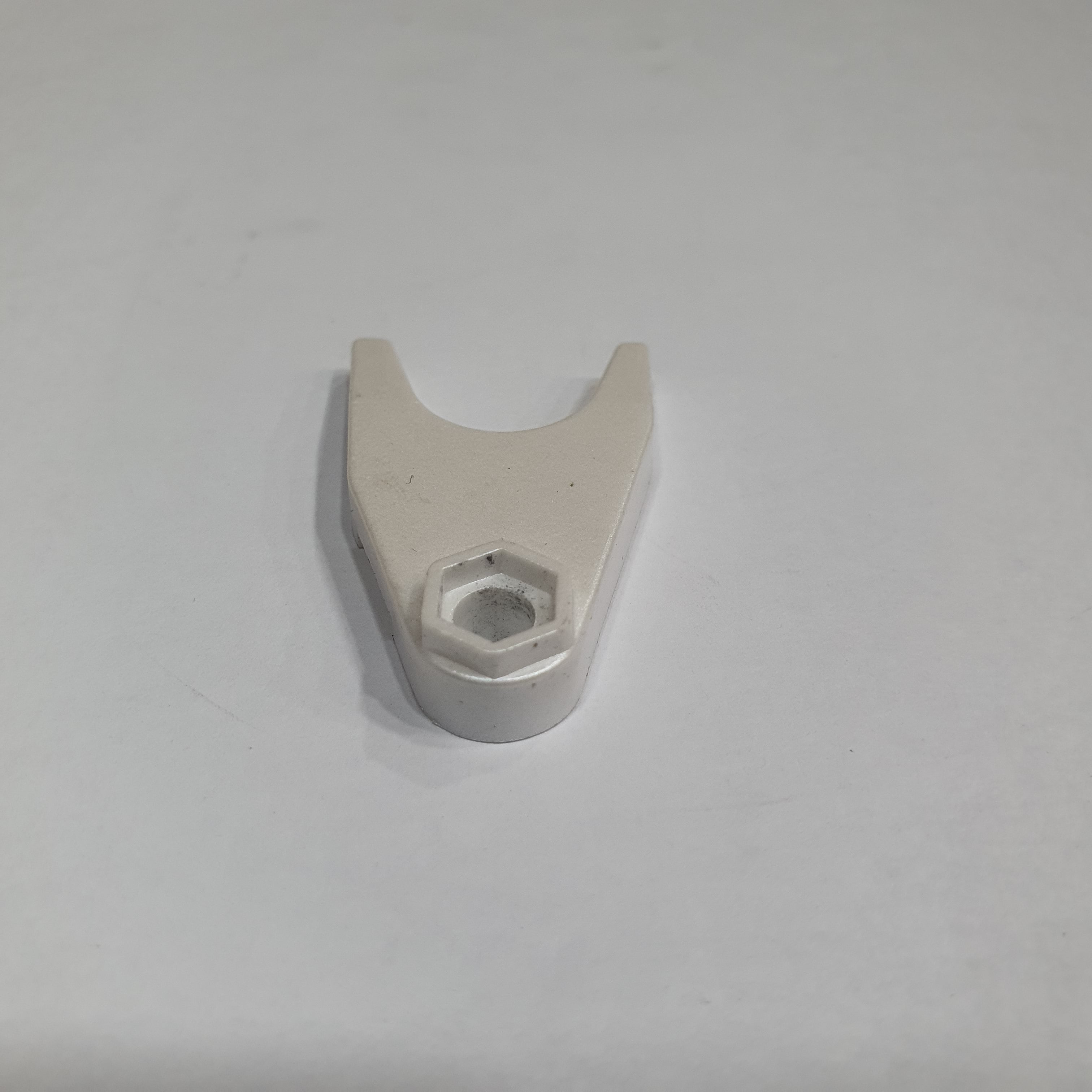 HUINA 1594 SPARE PART LEFT ARM SPACER