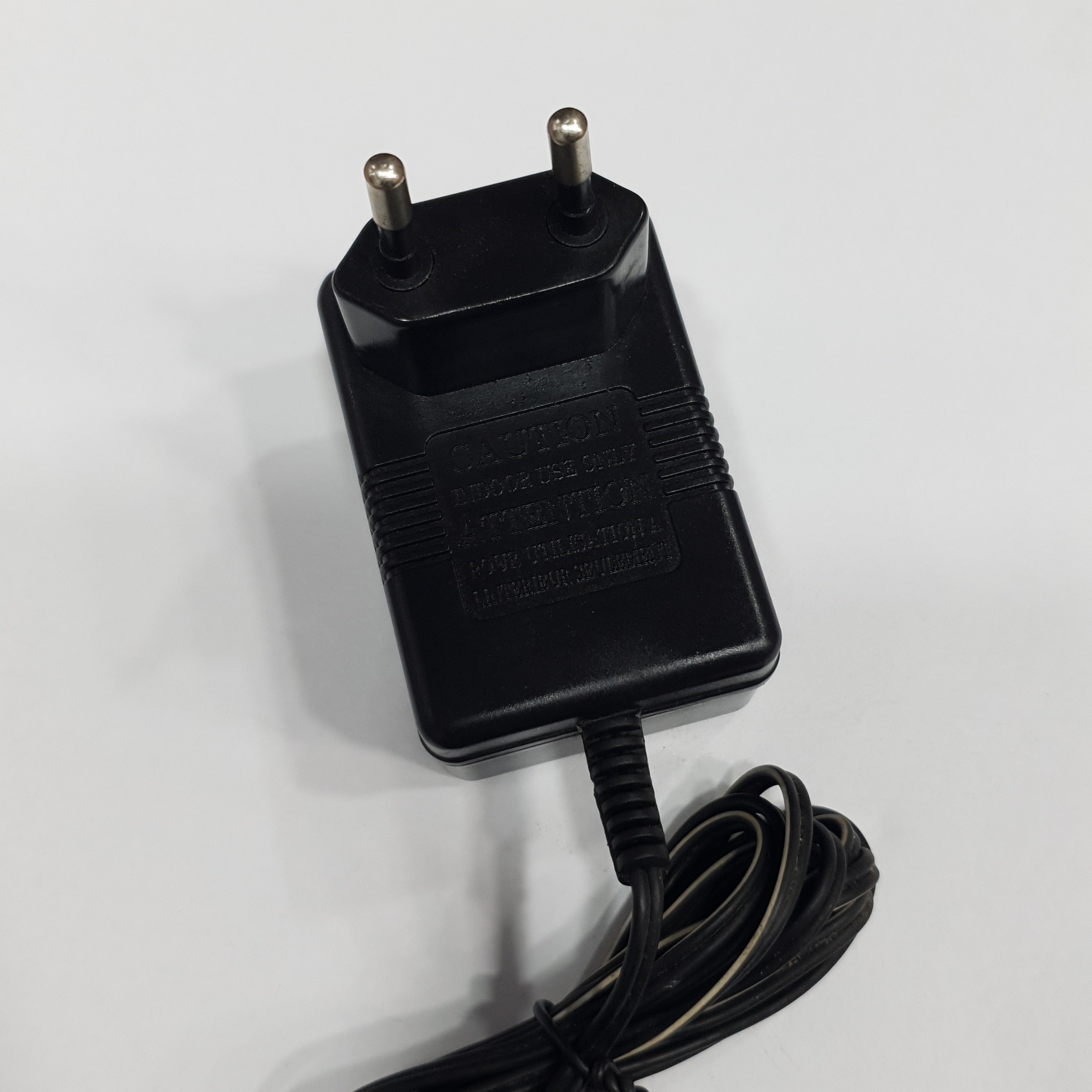 AC-DC ADAPTOR (MODEL 608) AC INPUT:220-230V DC OUTPUT:3V 200MA WITH 5.5MM X 2.5MM BARREL PIN