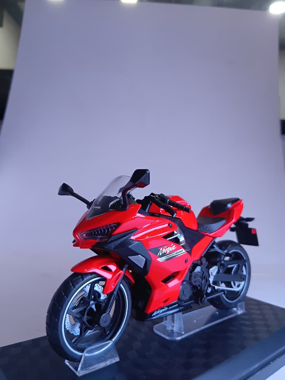 CCA 1:12 KAWASAKAI NINJA 400 DIE-CAST BIKE MODEL 31729 RED/BLACK