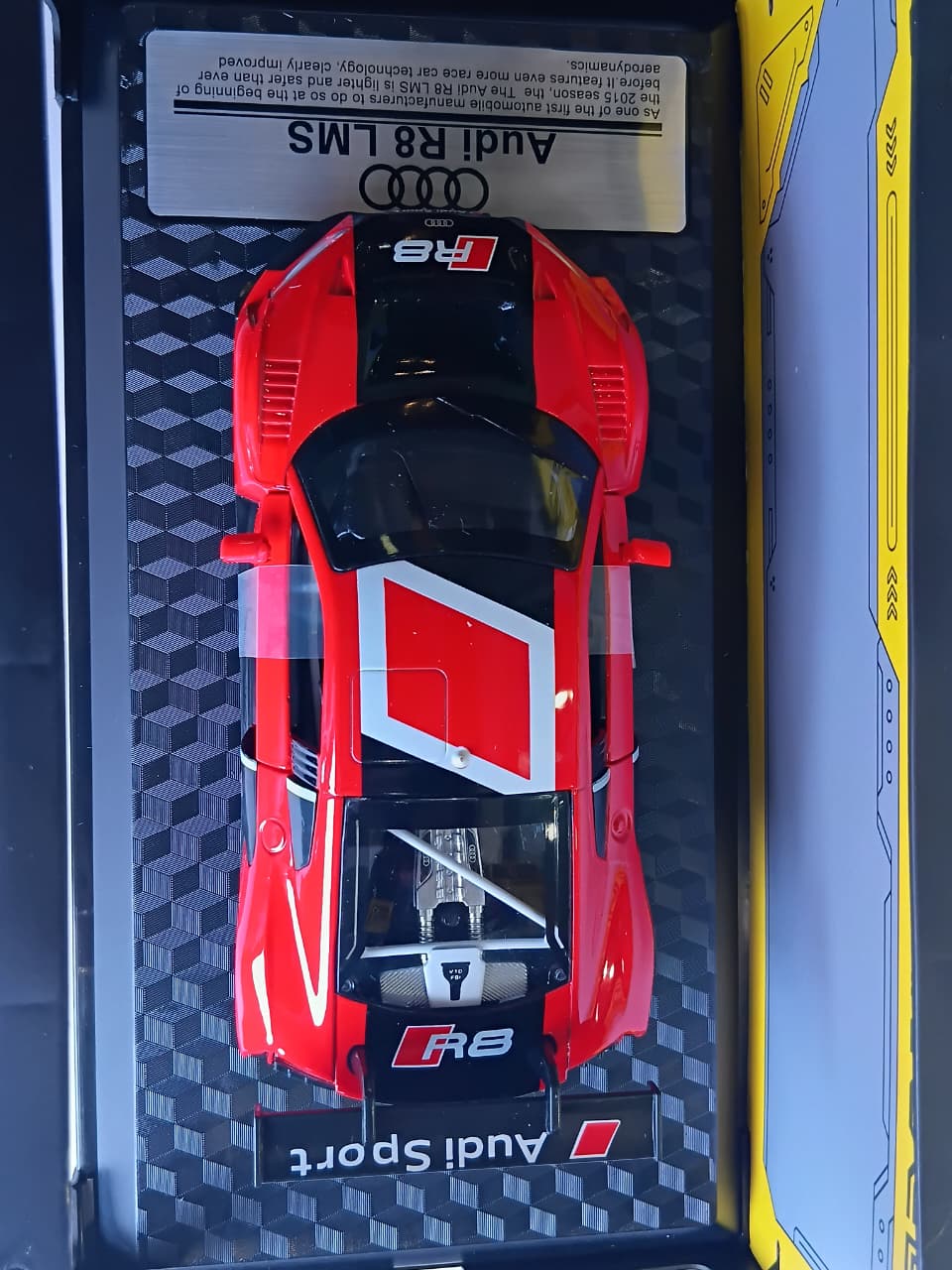 CCA AUDI R8 LMS 1/24 SCALE RED 68262K