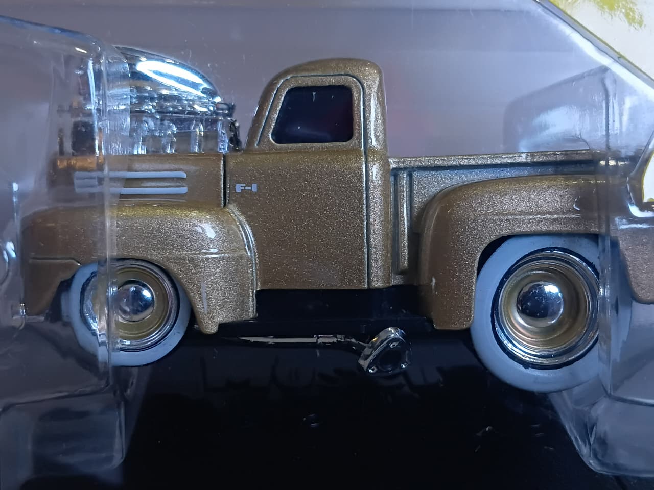 MAISTO MUSCLE MACHINE 1/64 SCALE 1949 FORD F1 PICKUP GOLD METAL DIECAST SERIES 7 MODEL 42