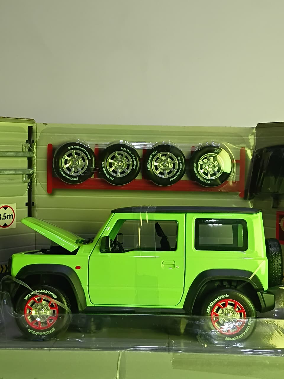 CCA SUZUKI JIMNY 1:18 MODEL 68273K COLOUR GREEN  / BLACK