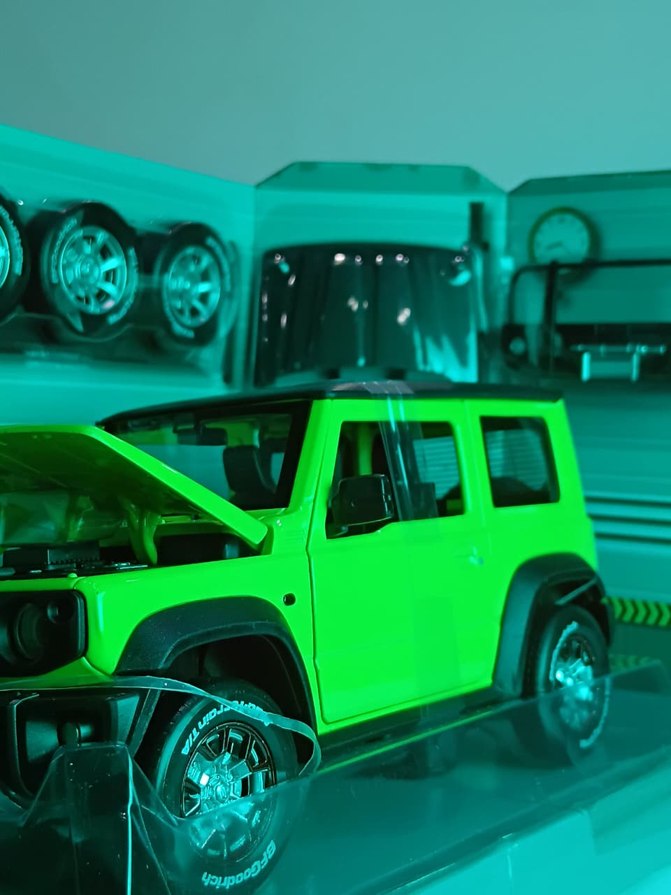 CCA SUZUKI JIMNY 1:18 MODEL 68273K COLOUR GREEN  / BLACK
