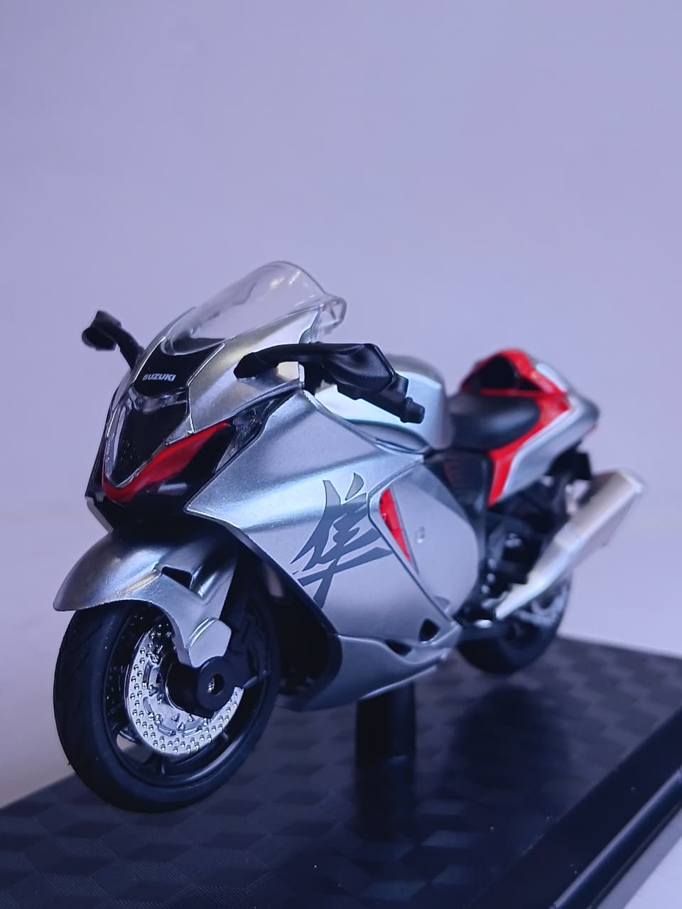 HAYABUSA M18-5B 1:18 SUZUKI DIE-CAST BIKE MODEL SILVER/BLACK