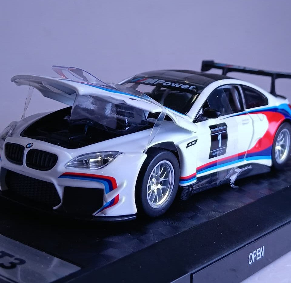 CCA BMW M6 GT3 1:32 DIECAST MODEL 88325 WHITE BLUE