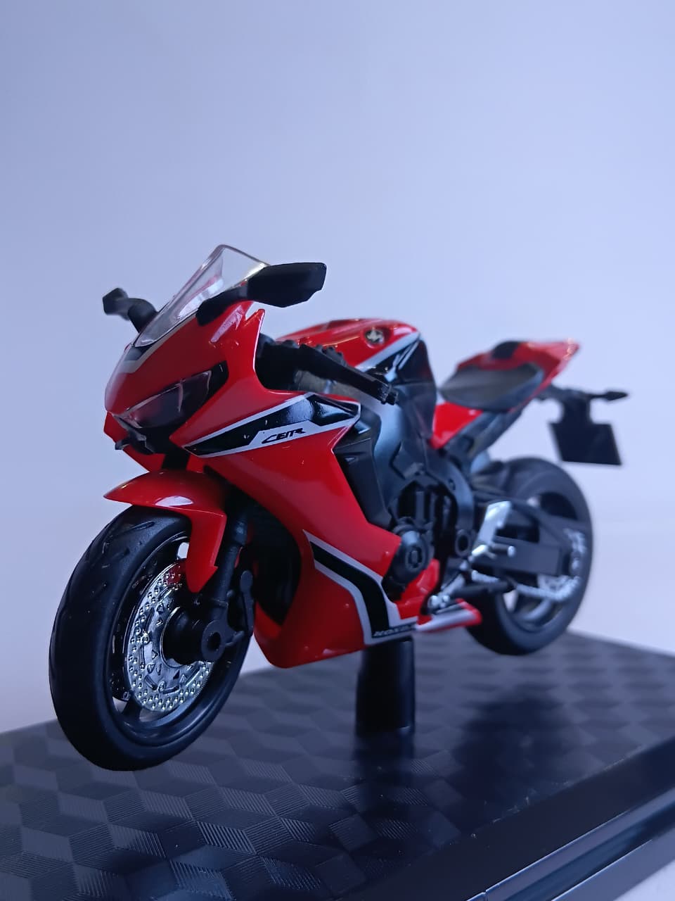 F3 HONDA CBR 1000RR M18-2B 1:18 HONDA DIE-CAST BIKE MODEL RED / BLACK