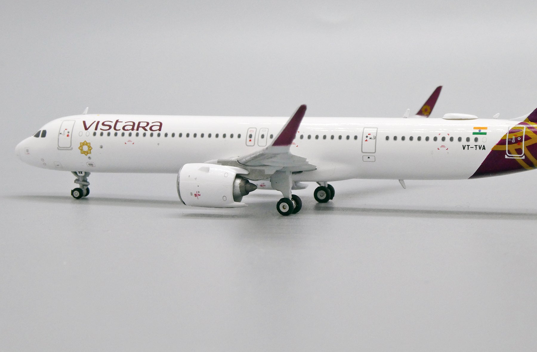 Vistara Airbus A321 Diecast Aircraft Model – 1/100 Scale | 47 cm Premium Display Airplane
