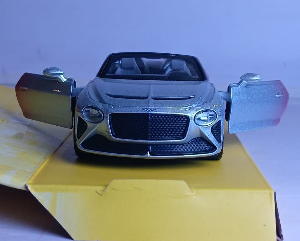 CCA 1:36 12016 BENTLEY MULLINER BACALAR SILVER RED DIECAST MODEL