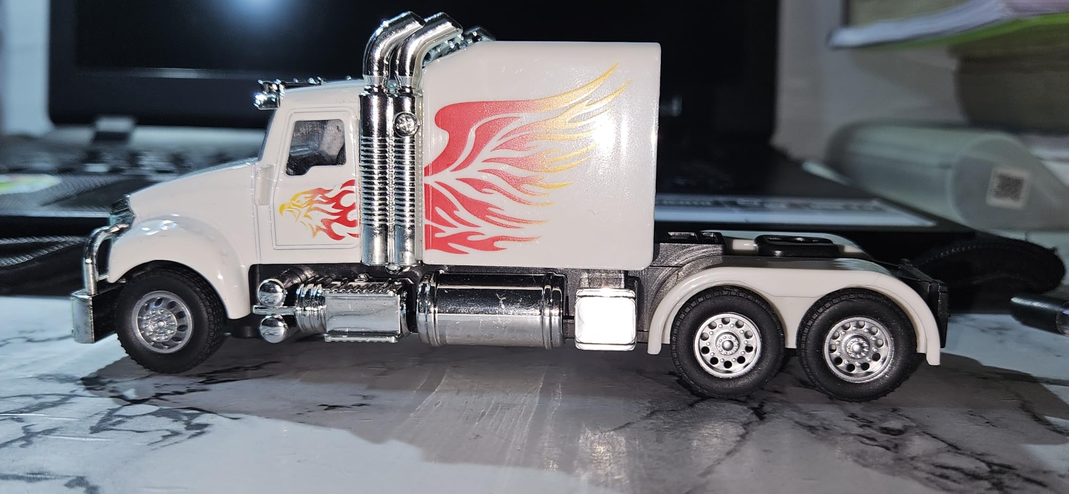 DIE CAST PULLBACK ALLOY TRUCK SERIES LIGHT AND SOUND  0302-55-WHITE