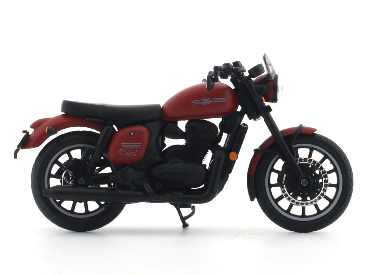 MAISTO JAWA 42 RED 1:18 SCALE DIECAST CLAJMT00319