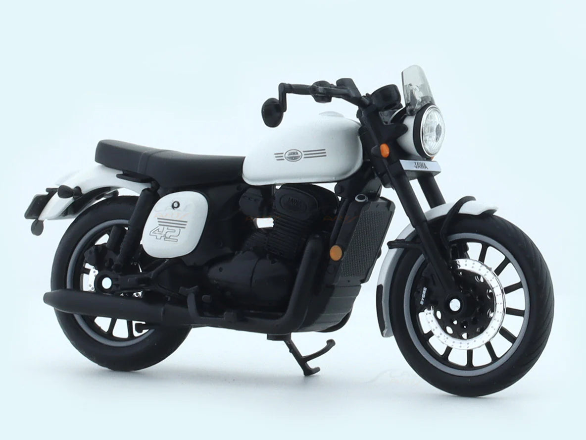 MAISTO JAWA 42 WHITE 1:18 SCALE DIECAST CLAJMT00320