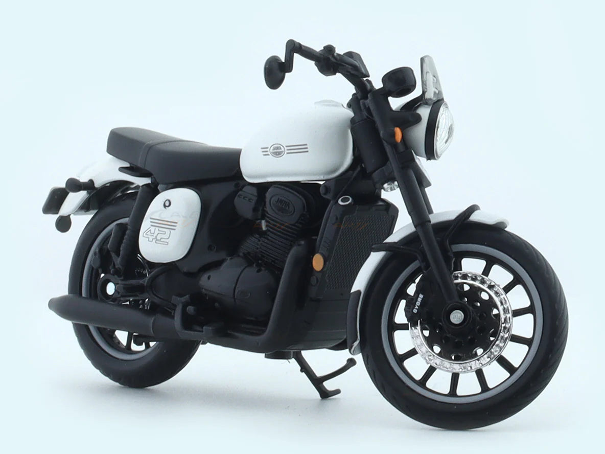 MAISTO JAWA 42 WHITE 1:18 SCALE DIECAST CLAJMT00320