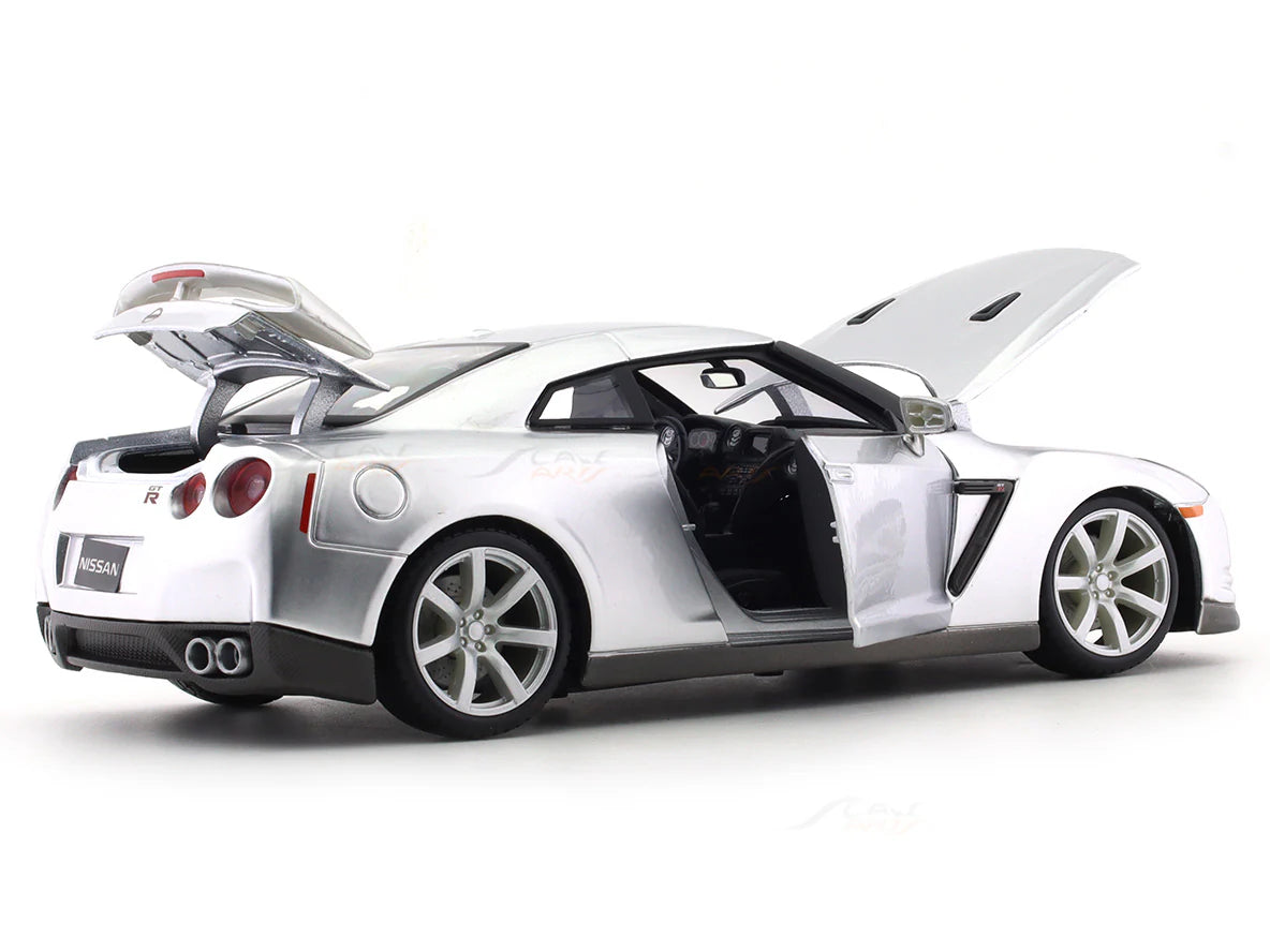 BBURAGO 2009 NISSAN GT-R (R35) LIQUID SILVER 1/18 SCALE 18-01921