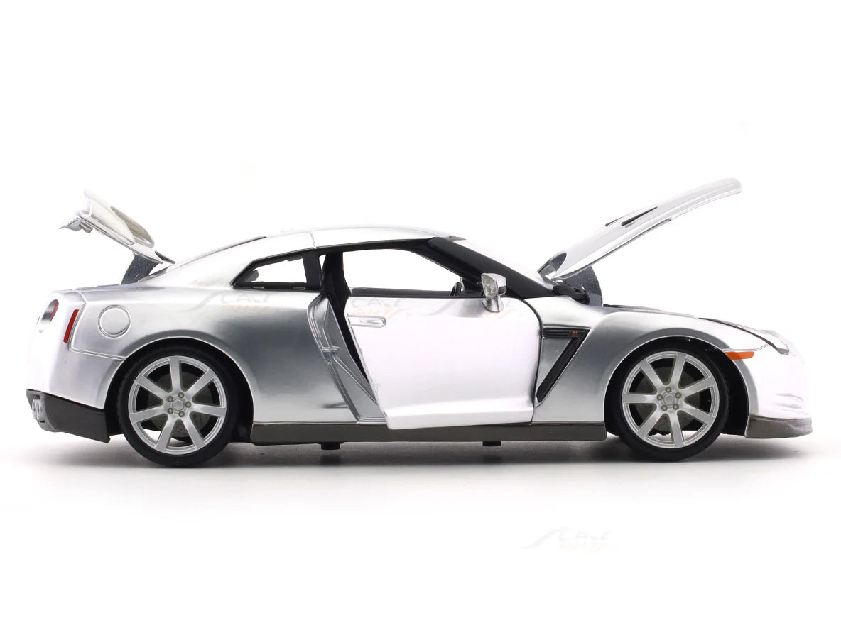 BBURAGO 2009 NISSAN GT-R (R35) LIQUID SILVER 1/18 SCALE 18-01921
