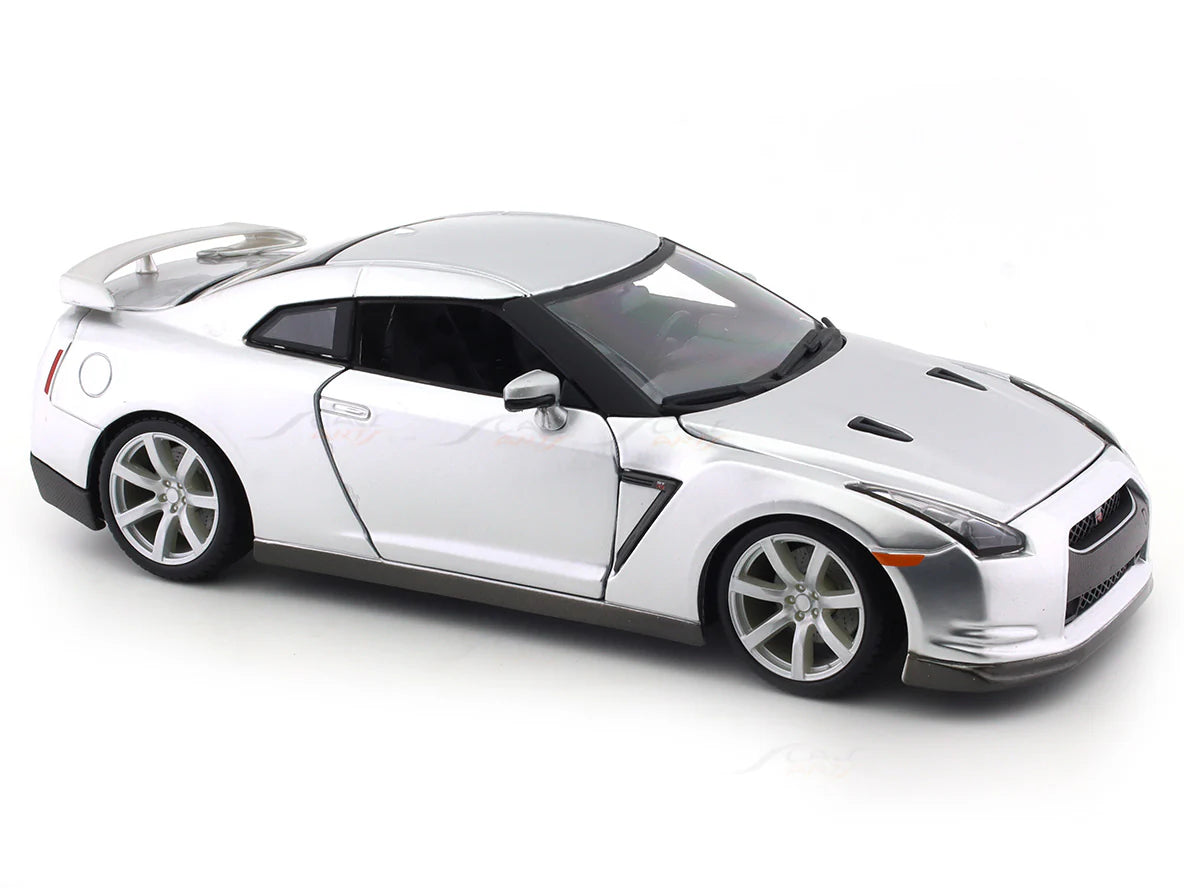 BBURAGO 2009 NISSAN GT-R (R35) LIQUID SILVER 1/18 SCALE 18-01921