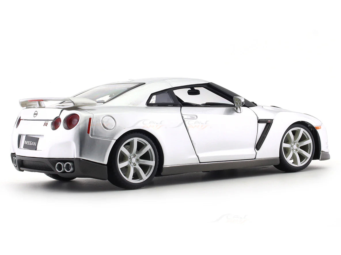 BBURAGO 2009 NISSAN GT-R (R35) LIQUID SILVER 1/18 SCALE 18-01921