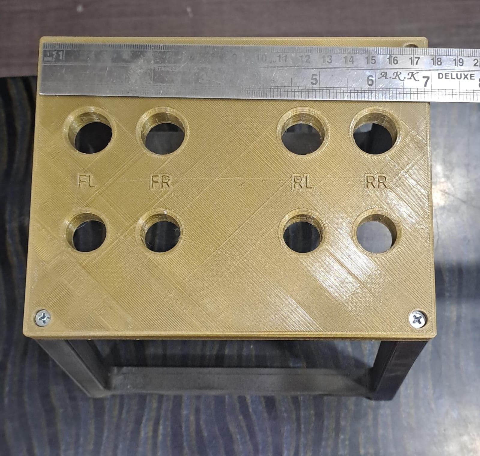 RC CAR STAND-GOLDEN