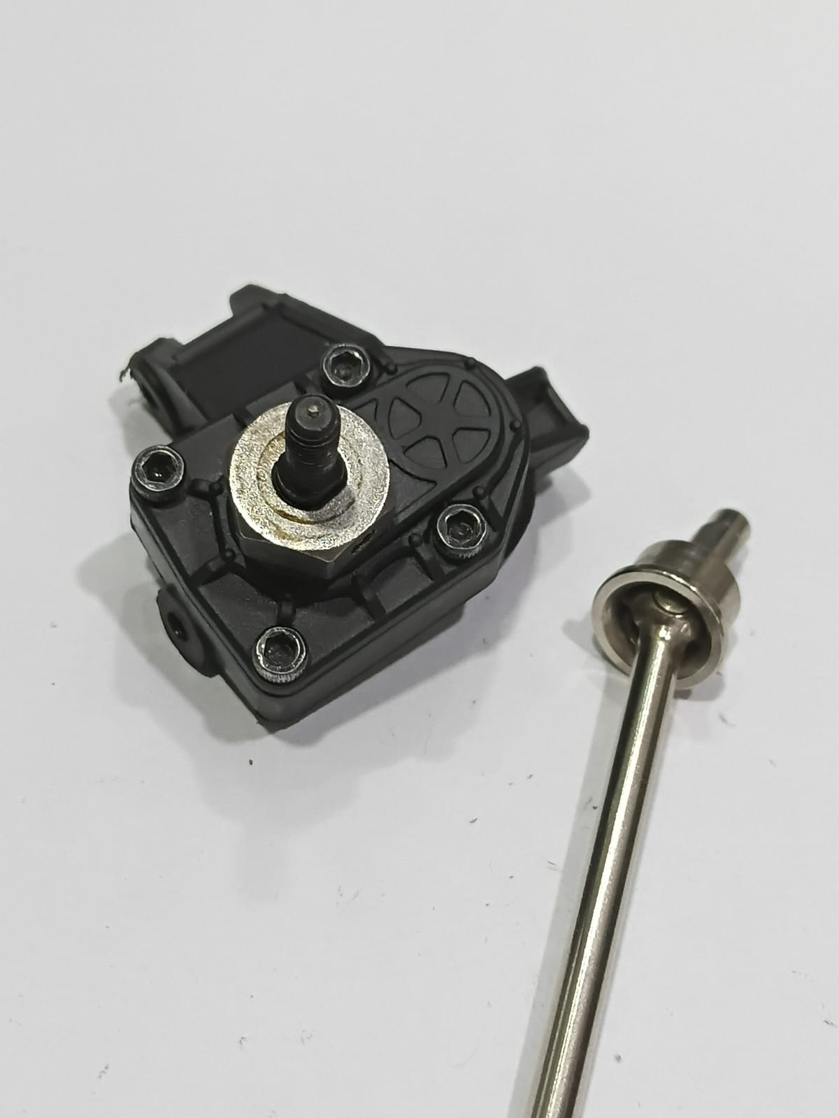 MJX HYPER GO H12Y+ (PLUS) RIGHT FRONT PORTAL AXLE ASSEBLY (P12YSA03)