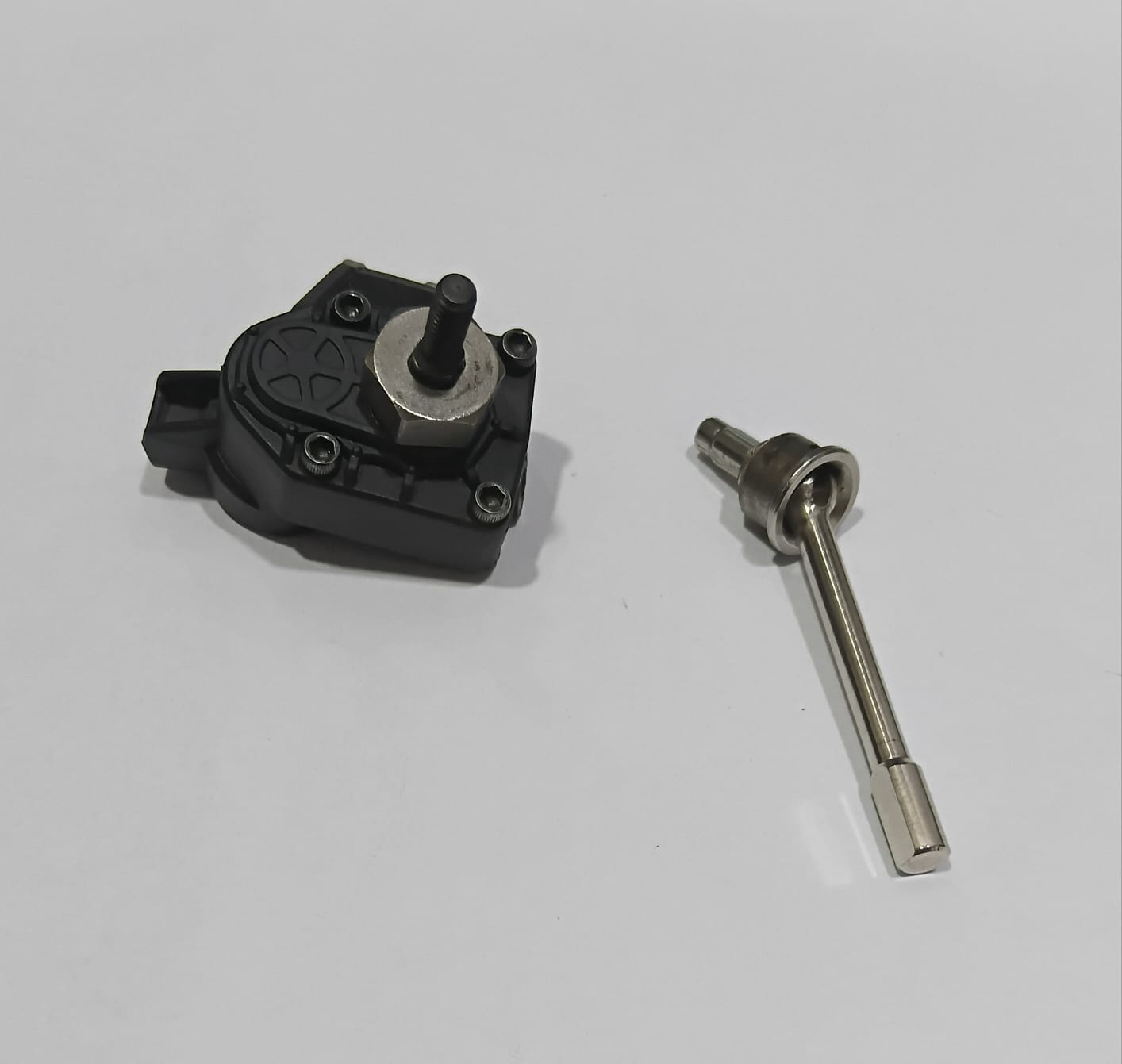 MJX HYPER GO H12Y+ (PLUS) LEFT FRONT PORTAL AXLE ASSEBLY (P12YSA02)