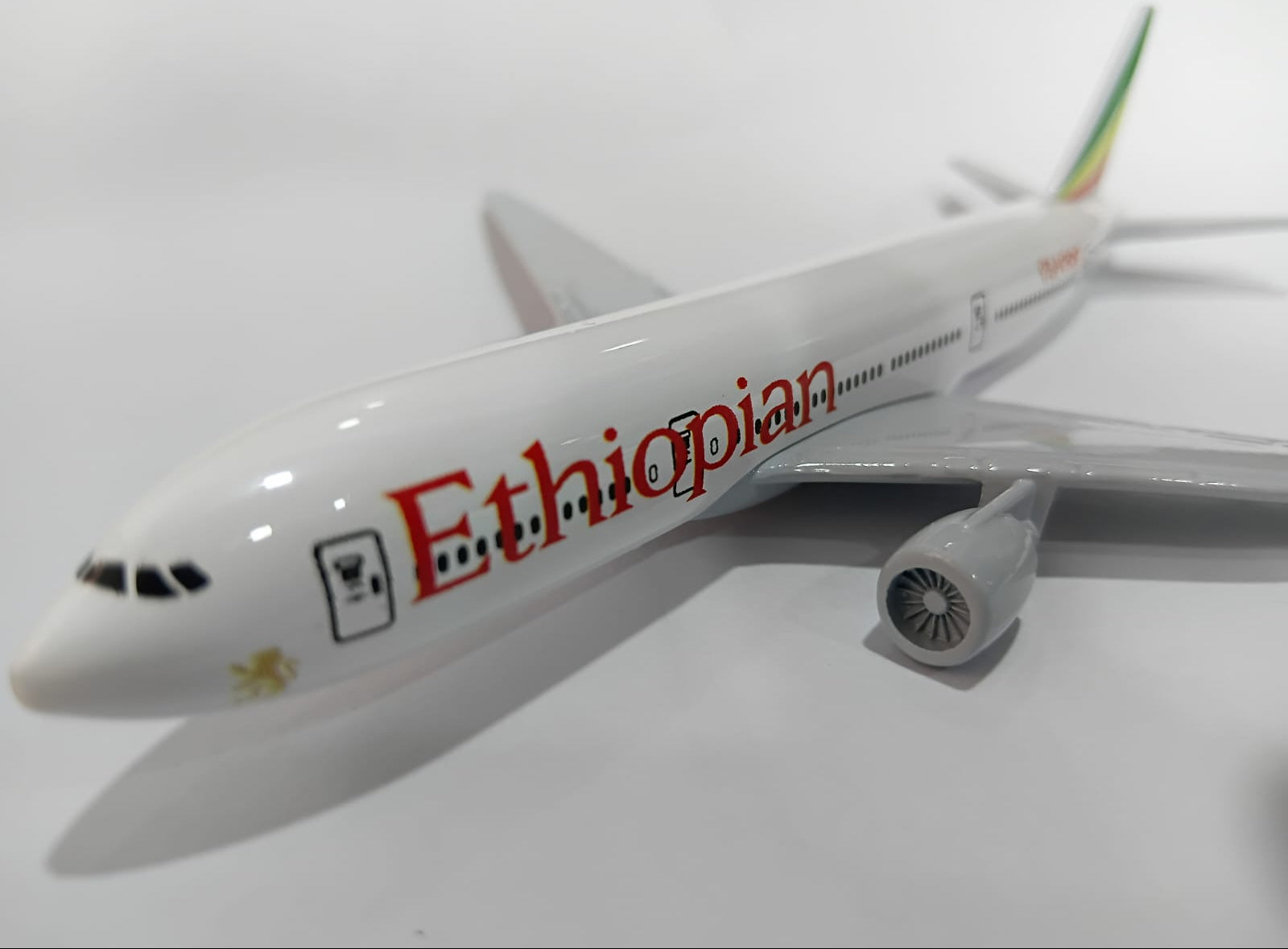 AIRPLANE DIECAST METAL ETHIOPIAN 16CM MODEL