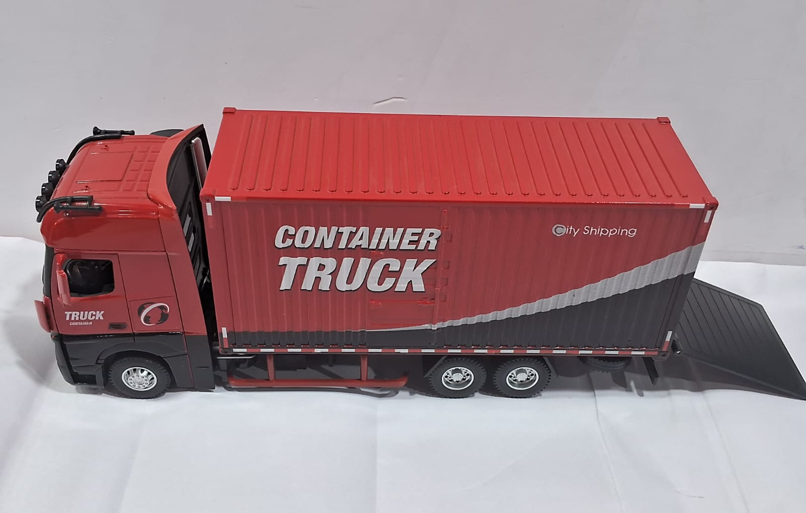TRUCK 53522-43 1/24 DIE CAST MODEL LIGHT AND SOUND RED COLOR