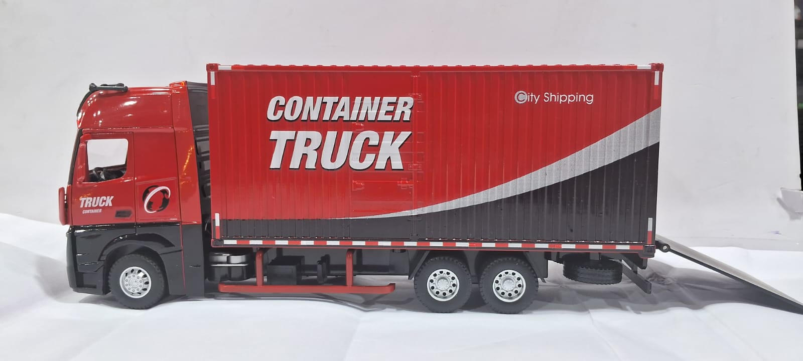 TRUCK 53522-43 1/24 DIE CAST MODEL LIGHT AND SOUND RED COLOR
