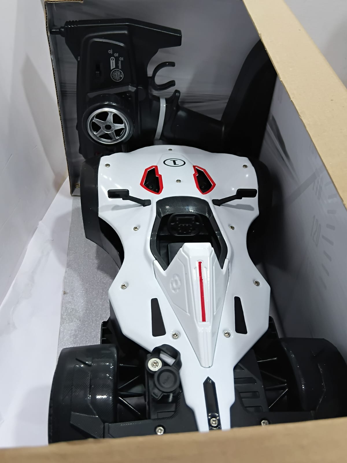 MZ YY2034 1/12 2.4GHZ R/C DIECAST SPRAY RACING CAR WHITE COLOR