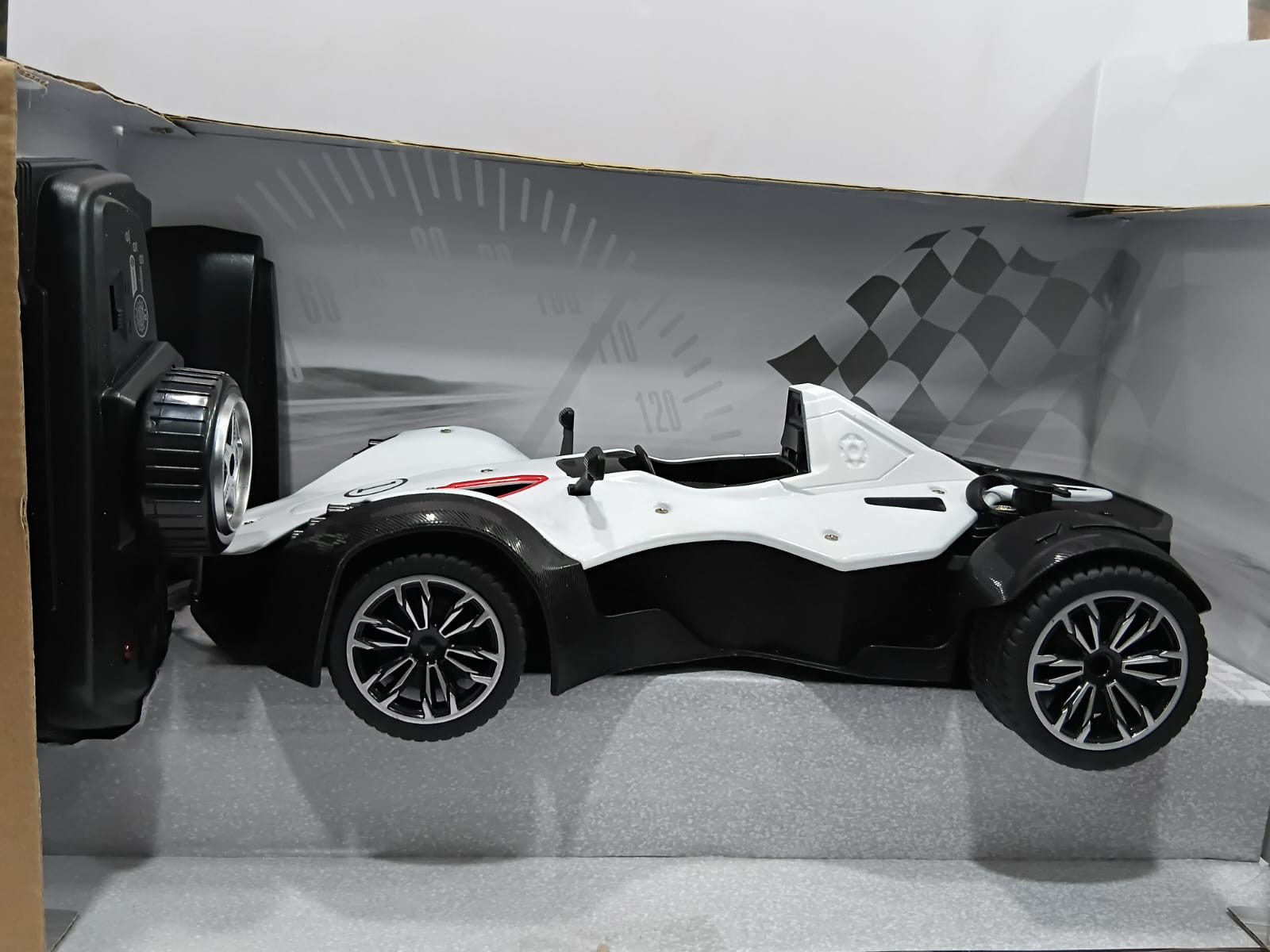 MZ YY2034 1/12 2.4GHZ R/C DIECAST SPRAY RACING CAR WHITE COLOR