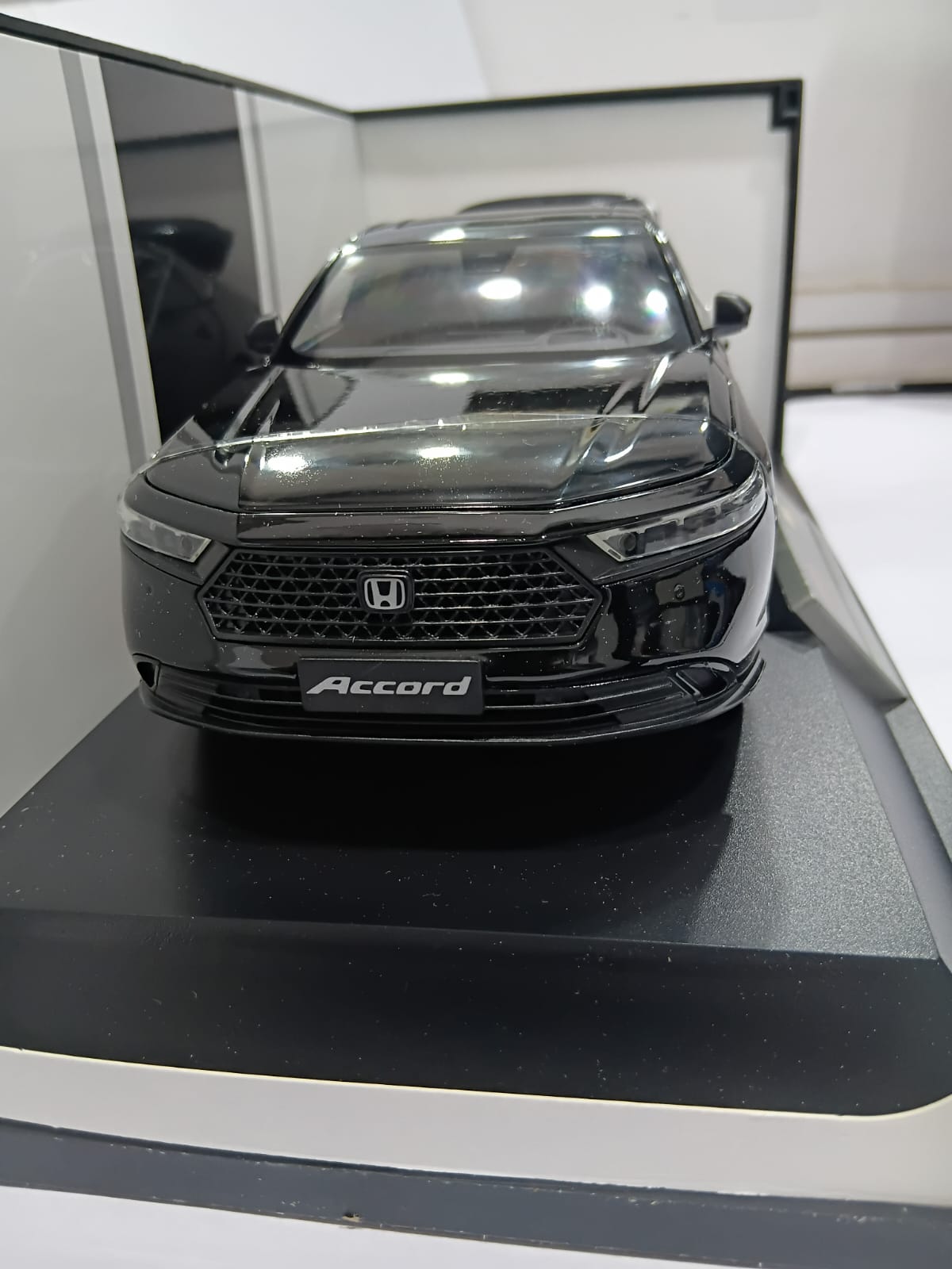HONDA H1112 ACCORD 2023 1:18 OPENING DOORS AND LED LIGHTS WITH SOUND FUNCTION DIE-CAST MODEL BLACK