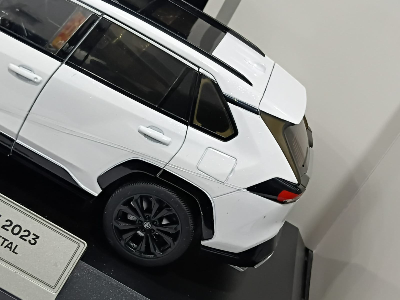 TOYOTA H1062 RAV4 2023 1:18 OPENING DOORS DIE-CAST METAL MODEL WHITE