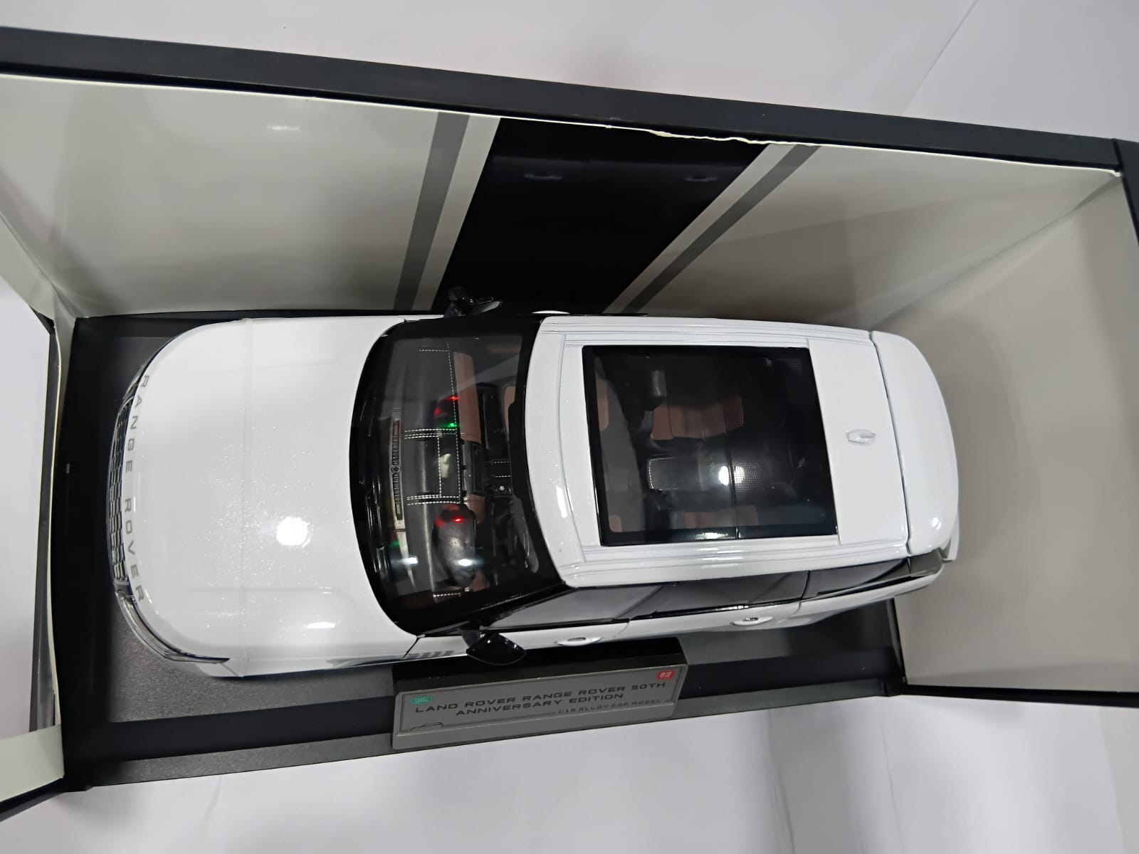 LAND ROVER Q1001A RANGE ROVER 5OTH ANNIVERSARY 1:18 OPENING DOORS AND LED LIGHT WITH SOUND FUNCTION DIE CAST MODEL WHITE