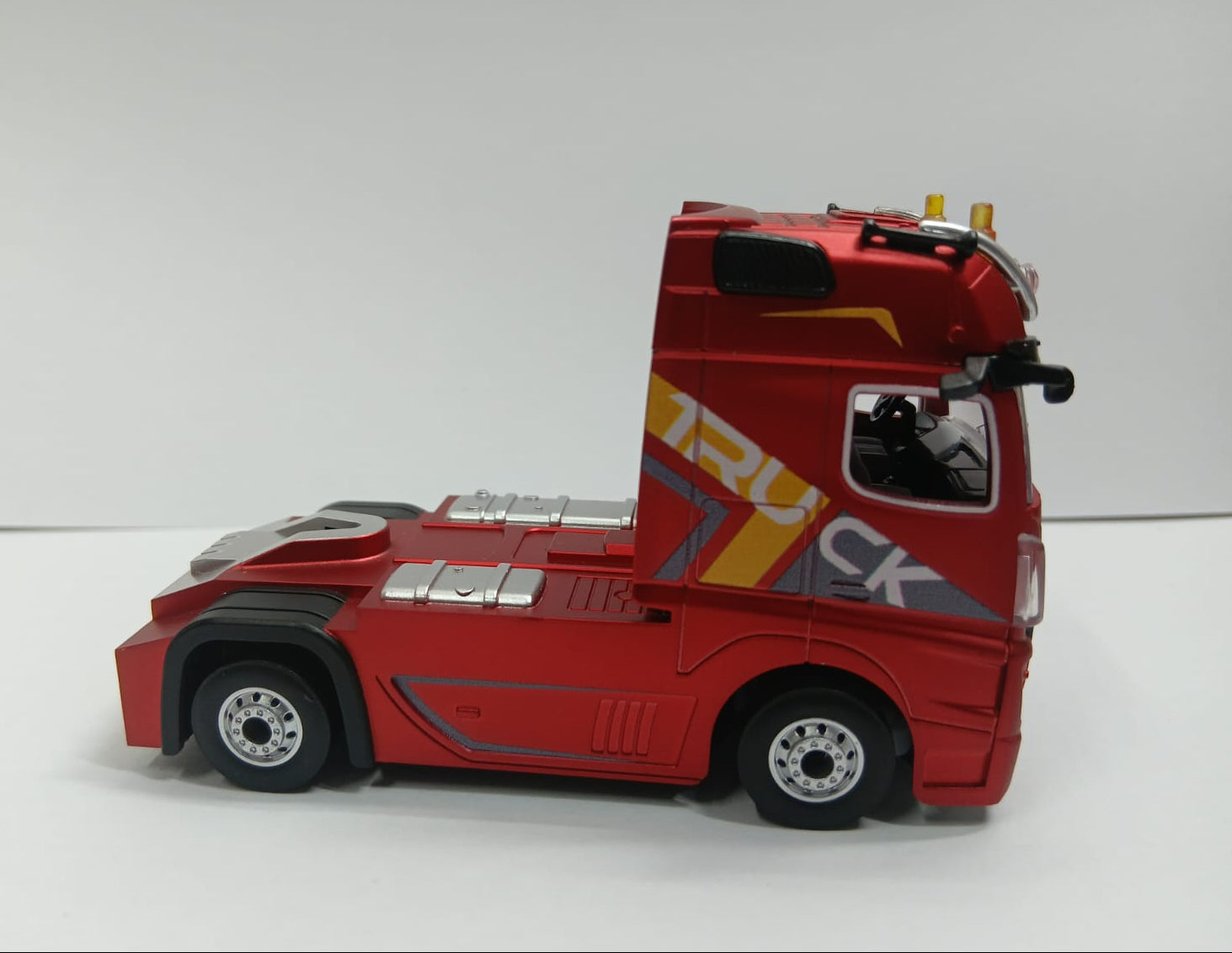WL TOYS 6408 2.4GHZ 1/64 R/C SEMI TRUCK WITH TRAILER RED COLOR