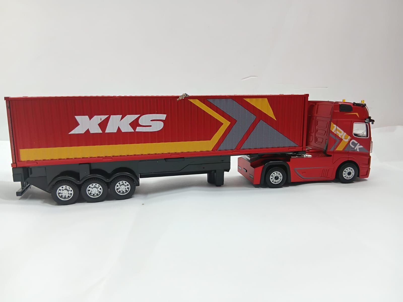 WL TOYS 6408 2.4GHZ 1/64 R/C SEMI TRUCK WITH TRAILER RED COLOR