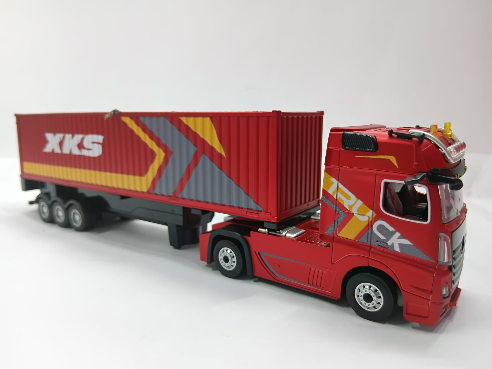 WL TOYS 6408 2.4GHZ 1/64 R/C SEMI TRUCK WITH TRAILER RED COLOR