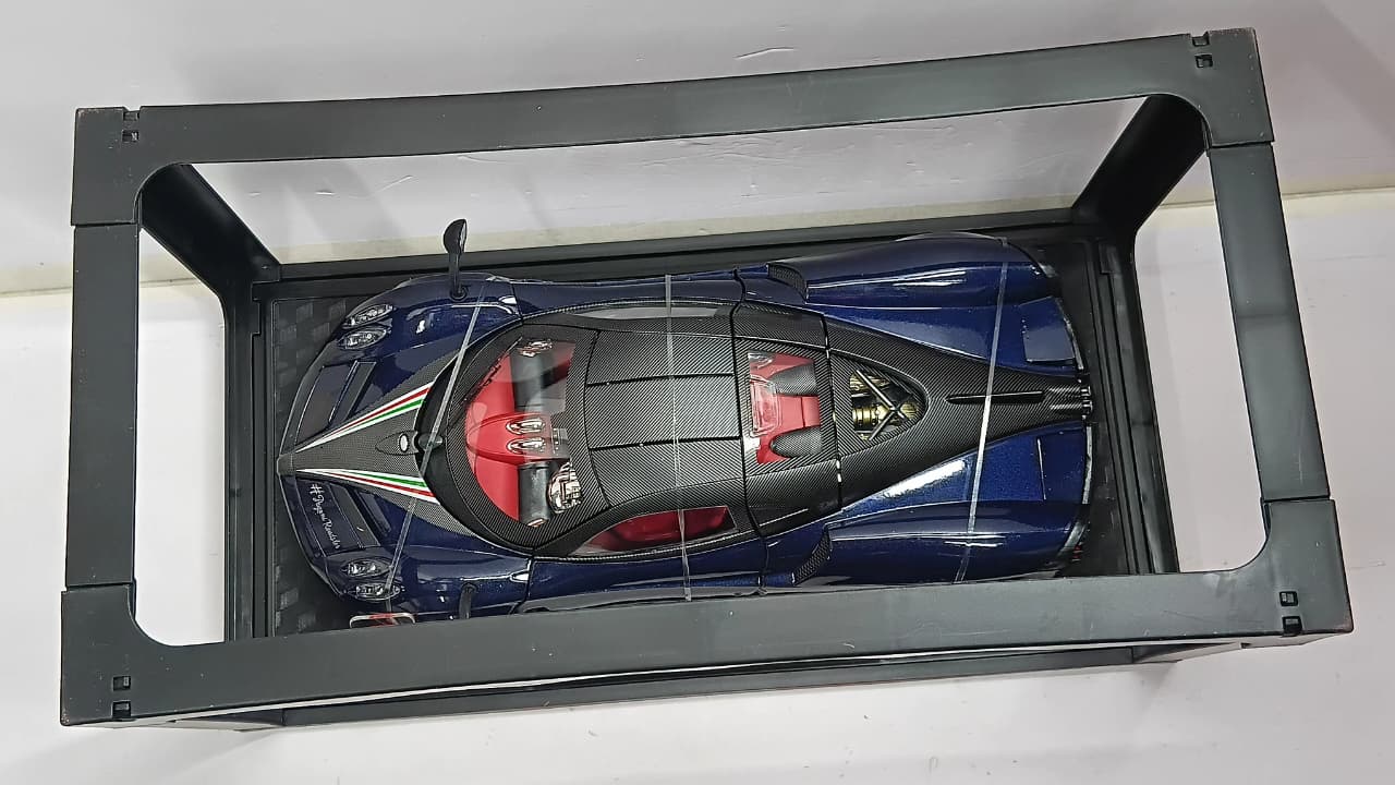 CHE ZHI CZ1809B PAGANI HUARYA 1:18 DIE-CAST SIMULATION SOUND AND LIGHT PULL BACK SERIES BLUE