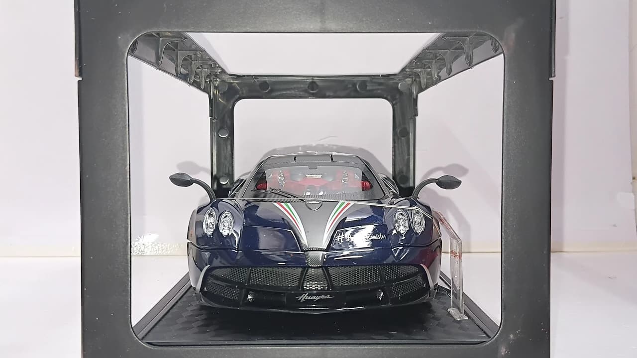 CHE ZHI CZ1809B PAGANI HUARYA 1:18 DIE-CAST SIMULATION SOUND AND LIGHT PULL BACK SERIES BLUE