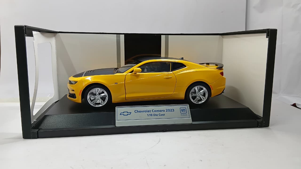 CHEVROLET CAMARO 2023 H1222 1:18 OPENING DOORS DIE-CAST MODEL YELLOW