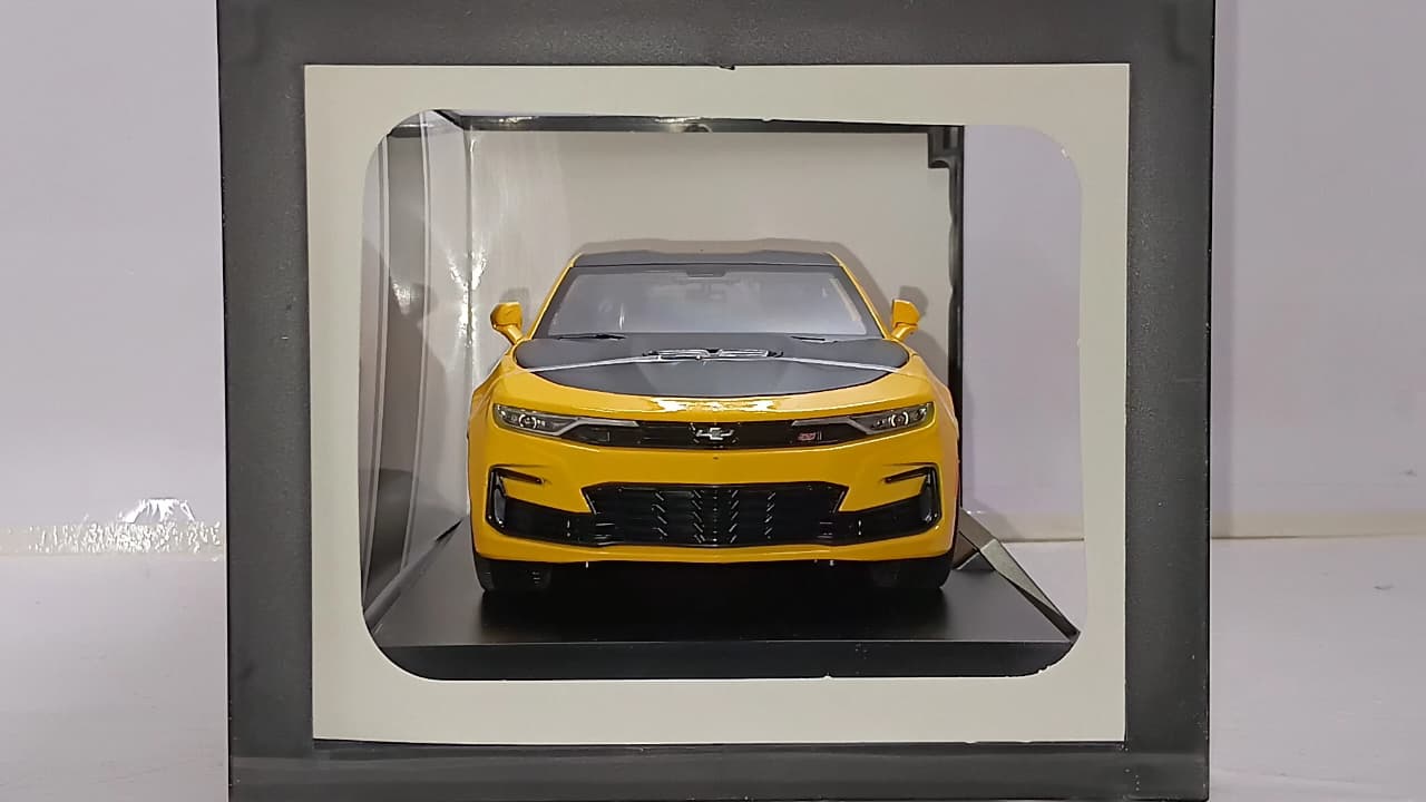 CHEVROLET CAMARO 2023 H1222 1:18 OPENING DOORS DIE-CAST MODEL YELLOW