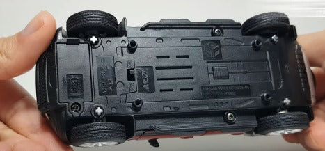CCA LAND ROVER DEFENDER 110 1:43 SCALE (RED)